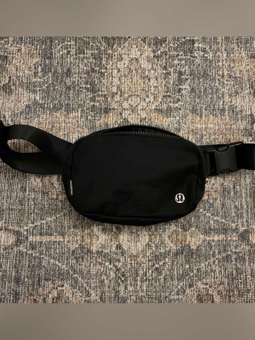Lululemon everywhere belt bag 1L in Black